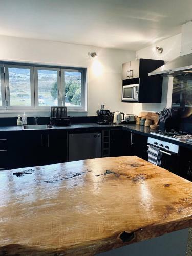 Waru Retreat Holiday Home - Mountain Luxury