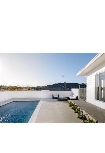Hamilton Family Home With Pool