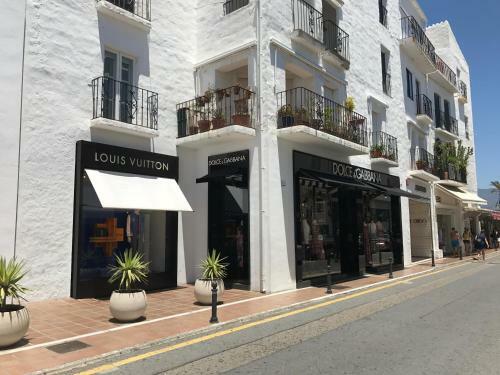 Marina Banus Apartment - Frontline Beach Suite - Puerto Banus