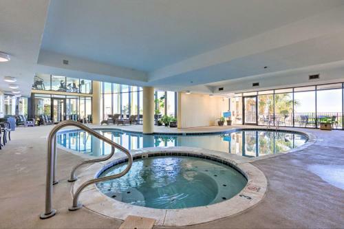 Apartamento Sunny 1st-floor Condo With Ocean-view Balcony!