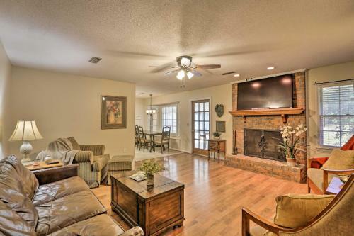 Quiet Dothan House With Fenced Yard And Fire Pit