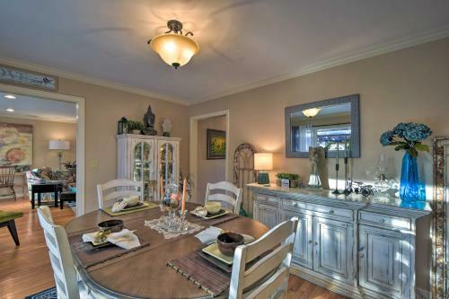 Charming Florence Home With Fireplace And Grill!