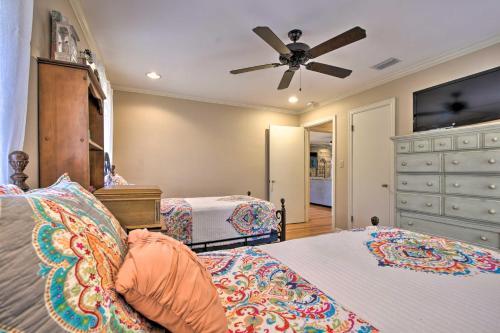 Charming Florence Home With Fireplace And Grill!