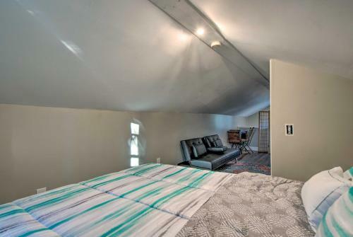 Modern Florence Getaway With Patio And Grill!