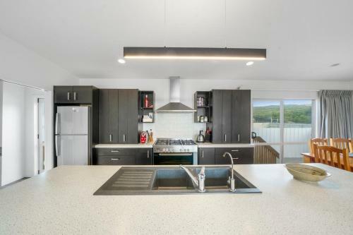 Sand Dune Serenity - Himatangi Beach Holiday Home