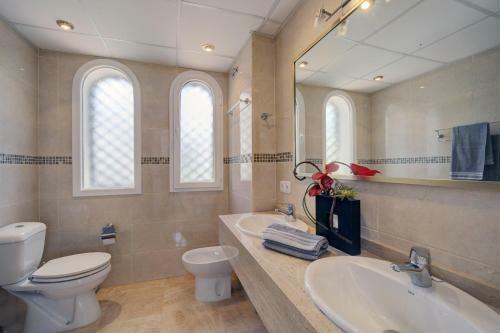3 Bed Modern House Marbella - Direct Pool Access