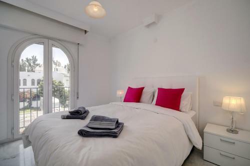3 Bed Modern House Marbella - Direct Pool Access