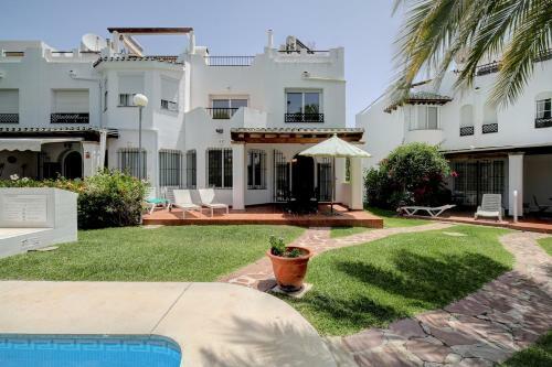 3 Bed Modern House Marbella - Direct Pool Access