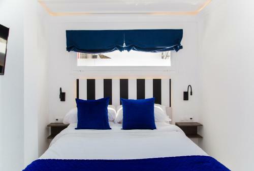 Hostal Seven Golden Mile