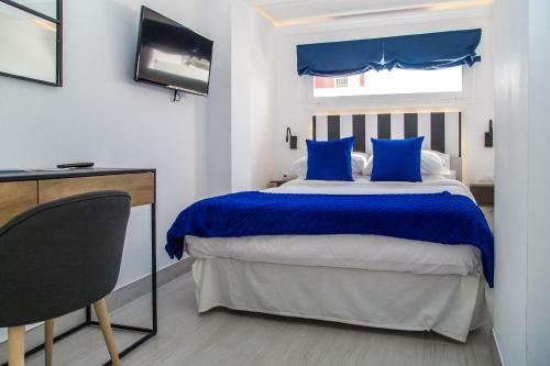 Hostal Seven Golden Mile