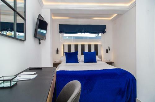 Hostal Seven Golden Mile