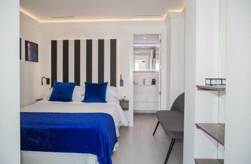 Hostal Seven Golden Mile