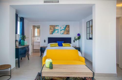 Hostal Seven Golden Mile