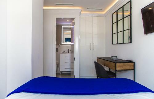 Hostal Seven Golden Mile