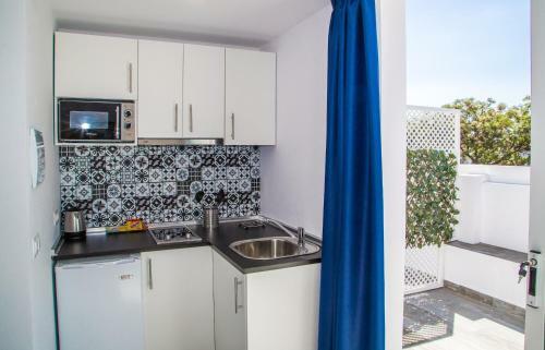 Hostal Seven Golden Mile