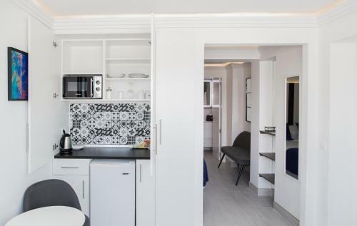 Hostal Seven Golden Mile
