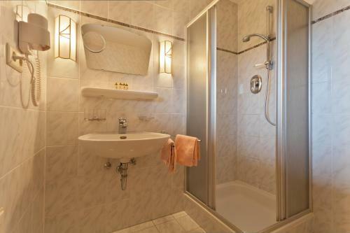 Hostal Caf� Aparthotel K�serstube