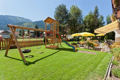 Hostal Caf� Aparthotel K�serstube