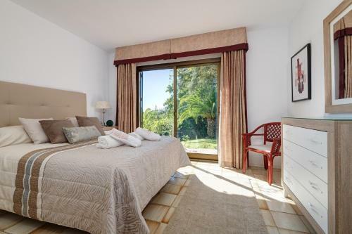 Villa With Private Pool And Garden In Marbella