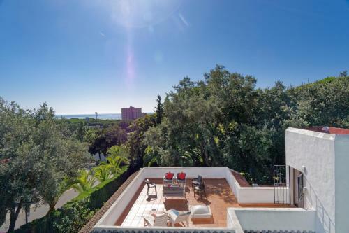 Villa With Private Pool And Garden In Marbella