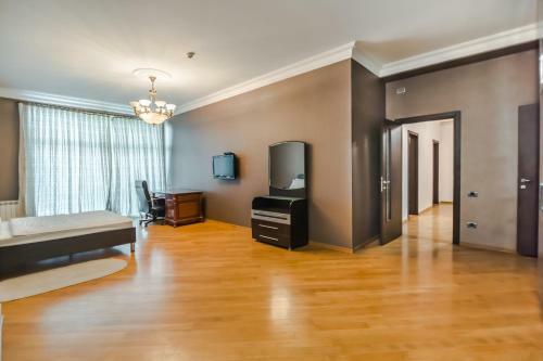 Sea View Apartment On Near Shah Palace