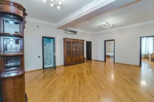 Sea View Apartment On Near Shah Palace