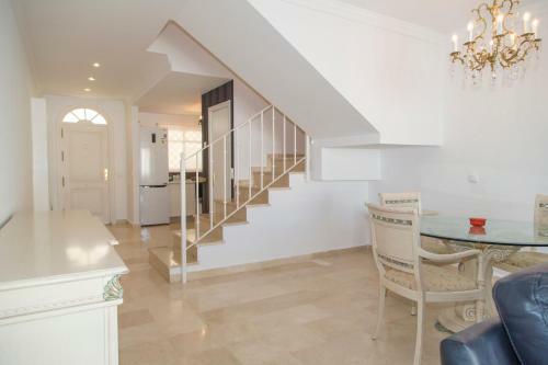 Apartamento Excellent Location Aloha Gardens - Rdr169