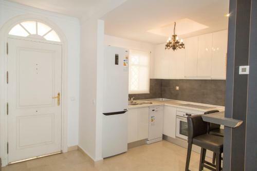 Apartamento Excellent Location Aloha Gardens - Rdr169