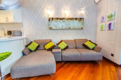 Deluxe Apartment On Tarqovu Centr