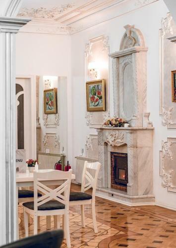 White House Hotel & Spa
