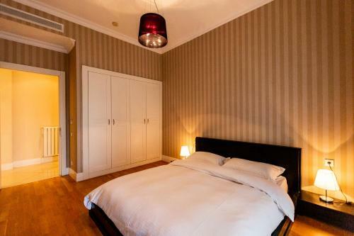 Luxury Central Seaview Apartment