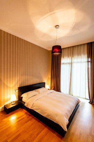 Luxury Central Seaview Apartment