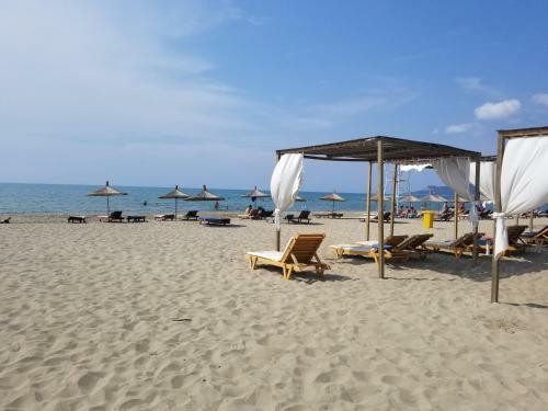 Beach Veranda Home, Gjiri I Lalzit