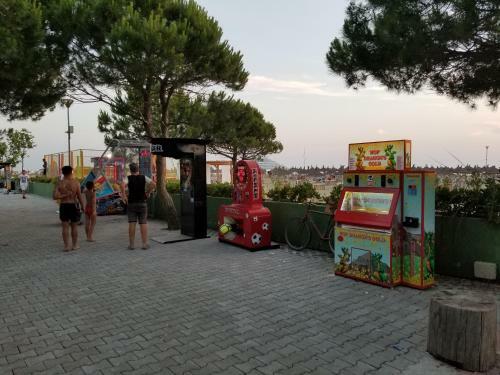 Beach Veranda Home, Gjiri I Lalzit