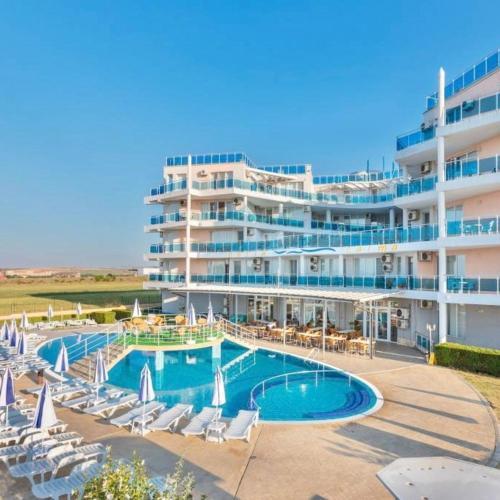 1-bed Modern Sea View Apartment In Aparthotel