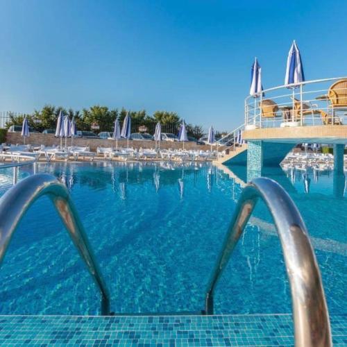 1-bed Modern Sea View Apartment In Aparthotel