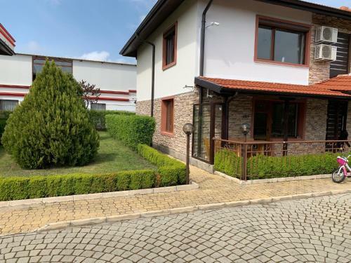 Panteli Apart House