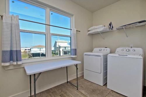 Romeo Beach By Youngs Suncoast