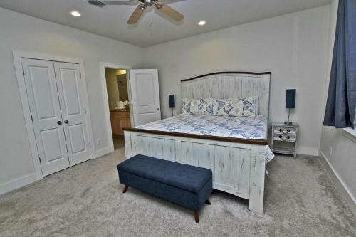 Romeo Beach By Youngs Suncoast