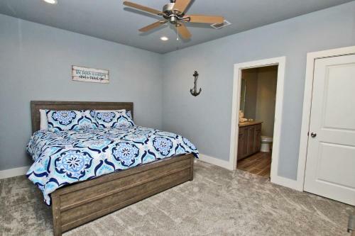 Romeo Beach By Youngs Suncoast