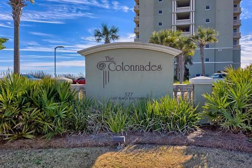 The Colonnades III