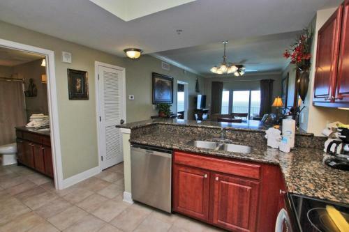 Crystal Tower 1205 By Youngs Suncoast