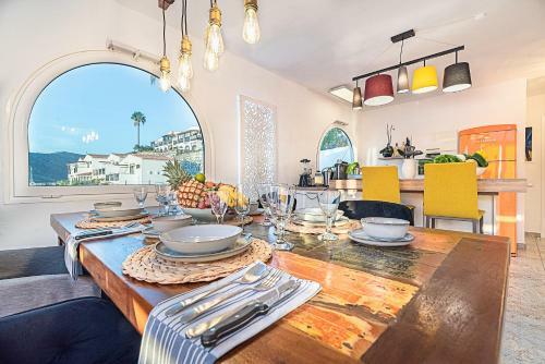 Mogan Luxury Apartment, Sea Views, Jacuzzi And Sauna.