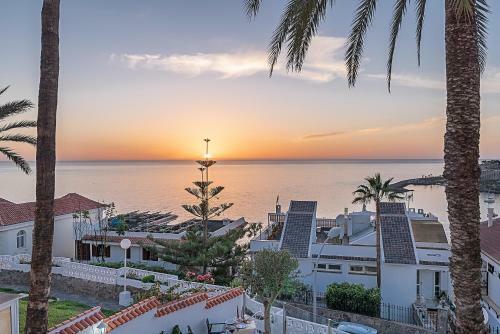Mogan Luxury Apartment, Sea Views, Jacuzzi And Sauna.