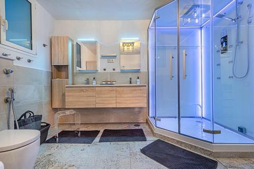 Mogan Luxury Apartment, Sea Views, Jacuzzi And Sauna.