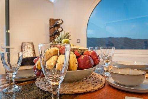 Mogan Luxury Apartment, Sea Views, Jacuzzi And Sauna.