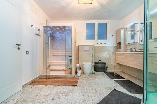 Mogan Luxury Apartment, Sea Views, Jacuzzi And Sauna.