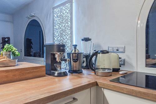 Mogan Luxury Apartment, Sea Views, Jacuzzi And Sauna.