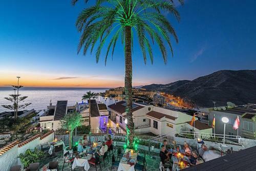 Mogan Luxury Apartment, Sea Views, Jacuzzi And Sauna.
