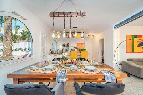 Mogan Luxury Apartment, Sea Views, Jacuzzi And Sauna.